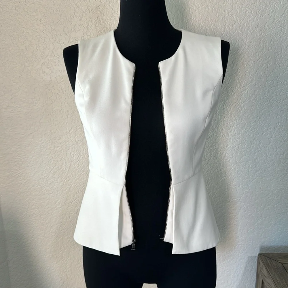 BCBGMAXAZRIA Womens Abrielle Sleeveless Peplum Top in White XS - Picture 7 of 13